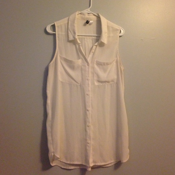 White, sleeveless collared blouse