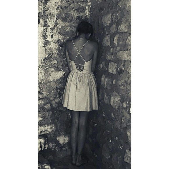 *SOLD* White Tie Back Dress - Picture 4 of 4