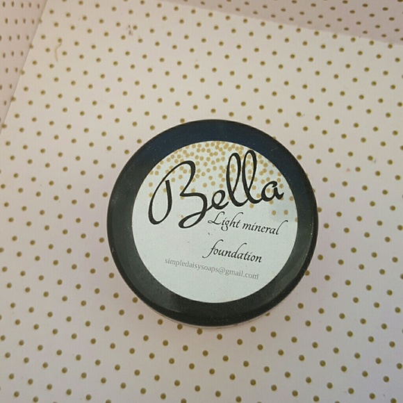 All natural mineral make-up foundation.