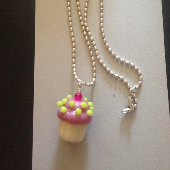 Pink cupcake glass charm.