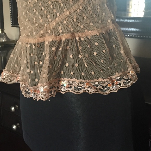 Nude colored sheer top with lace - Picture 2 of 4