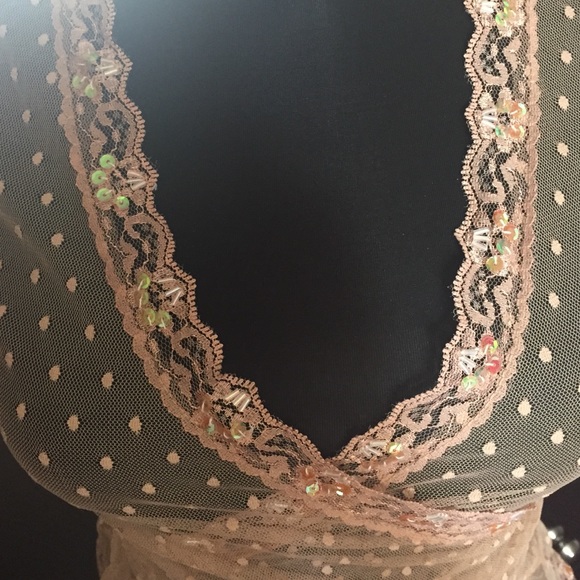 Nude colored sheer top with lace - Picture 3 of 4
