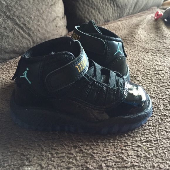 Jordan shoes size 5C Like New:)