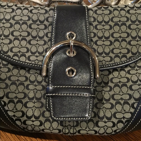 Beautiful Coach Purse! Don't miss this one! - Picture 2 of 4