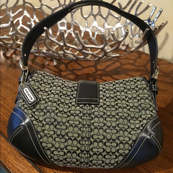 Beautiful Coach Purse! Don't miss this one! - Picture 3 of 4