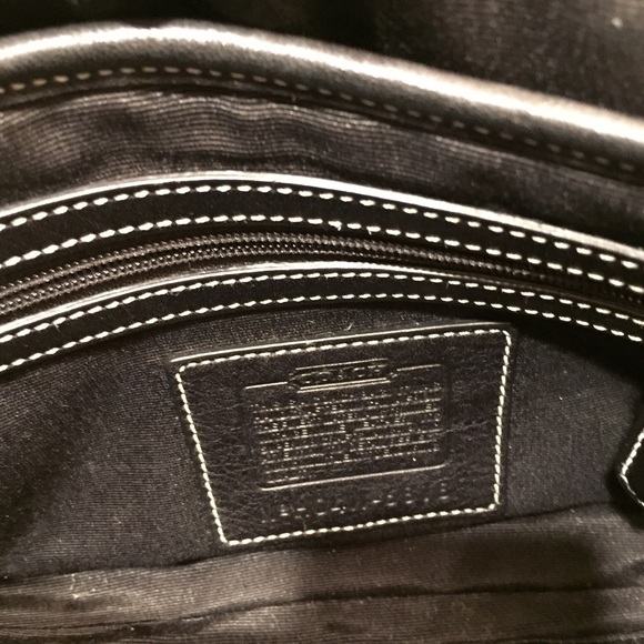 Beautiful Coach Purse! Don't miss this one! - Picture 4 of 4