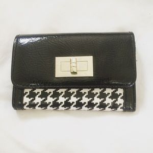 Patent leather houndstooth wallet