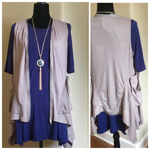 Zippered Vest with Detachable Pockets