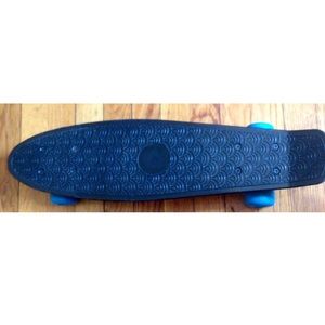 Skateboard (will accept 17-20$)