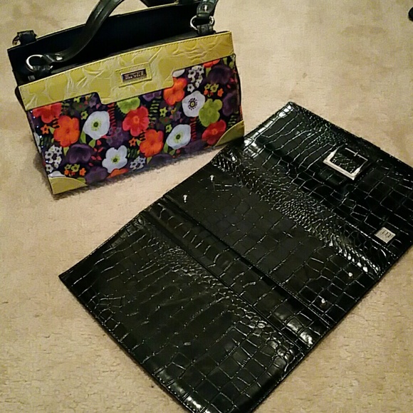 Miche base, straps, and two shells