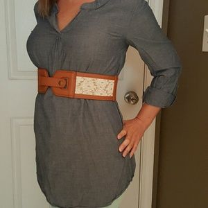 MATERNITY* Liz Lange light denim blouse