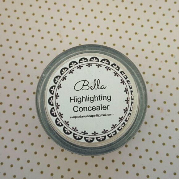 Highlighting Concealer - Picture 1 of 2