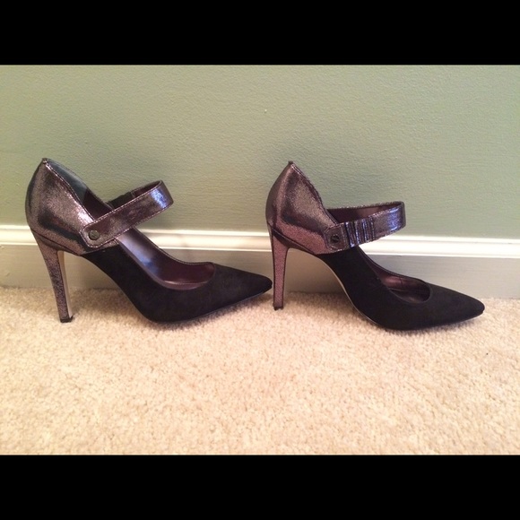 😊Calvin Klein Silver/Black Heels😊