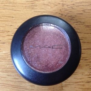 MAC Eyeshadow in Mythology