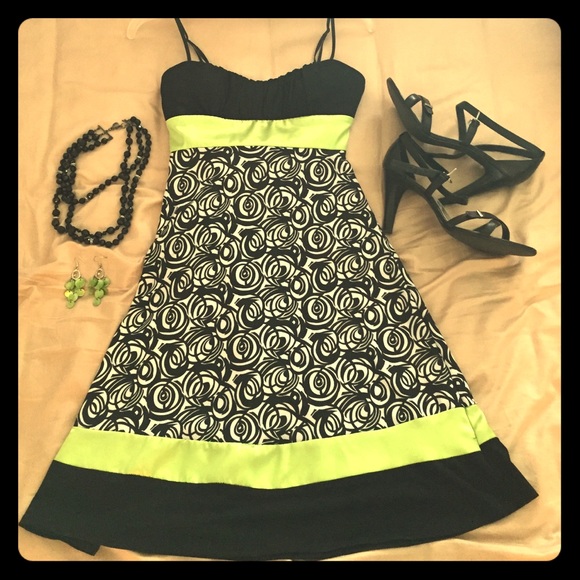 Swirled Party Dress - Picture 2 of 3