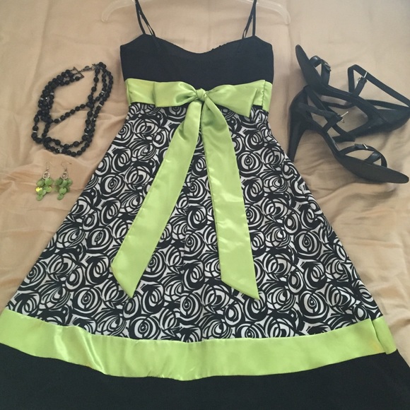 Swirled Party Dress - Picture 3 of 3