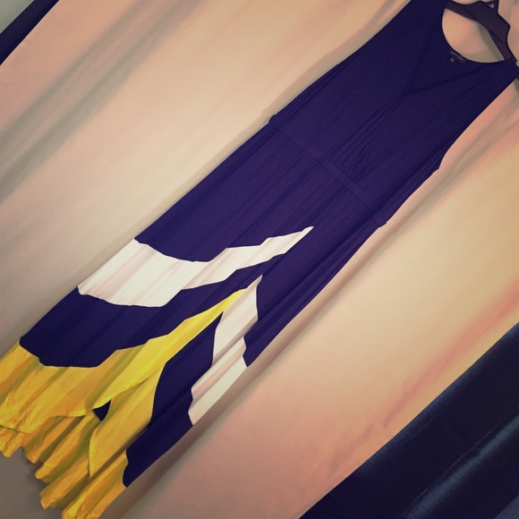 NWOT navy blue maxi dress. FUN AND FLOWY!!