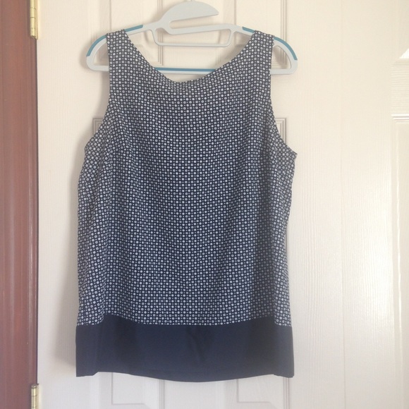 Navy/white patterned tie-back blouse