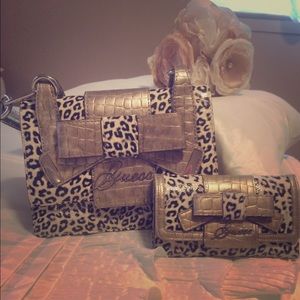Guess purse and matching wallet