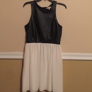 Cute black and white dress. Size Large.