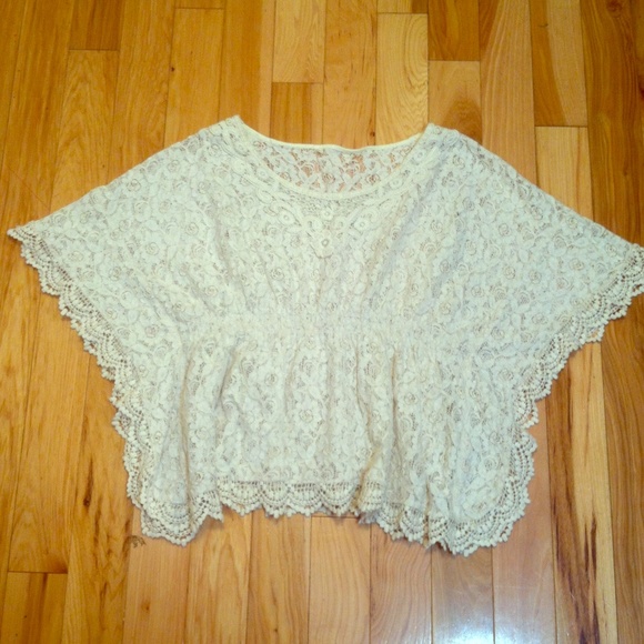 Tops - ❌SOLD❌Lace Batwing Boho Top
