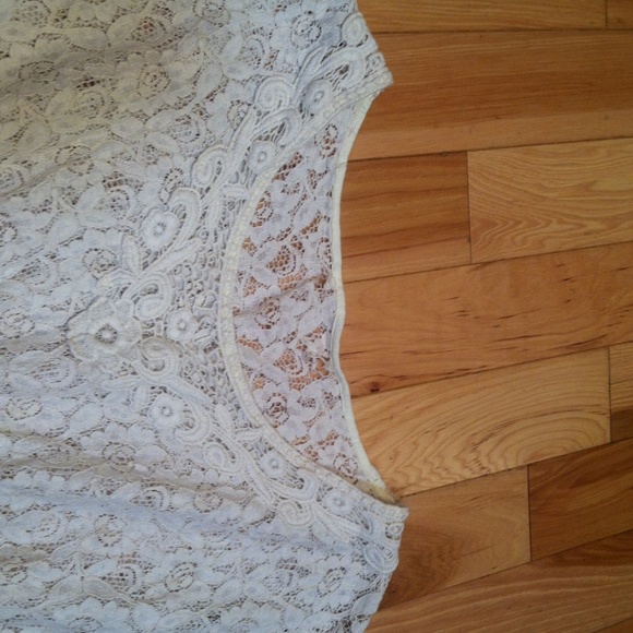 ❌SOLD❌Lace Batwing Boho Top - Picture 2 of 5