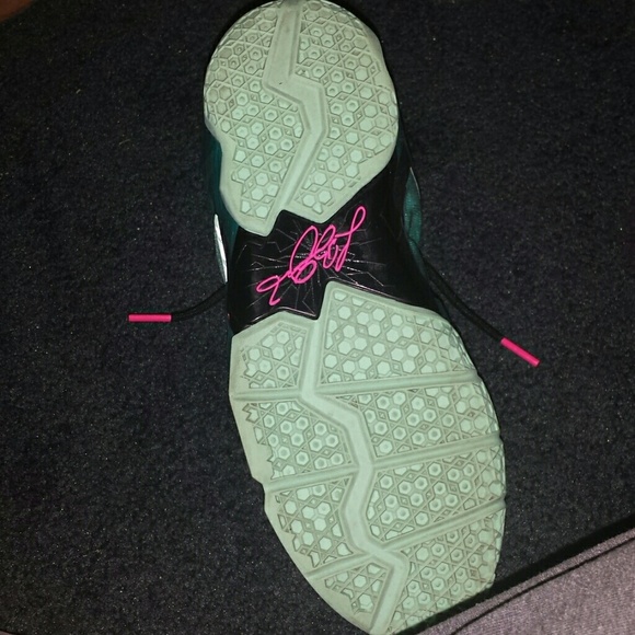 LeBrons - Picture 2 of 3