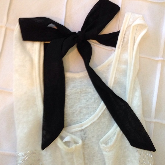 Front cross glitter top - Picture 3 of 4