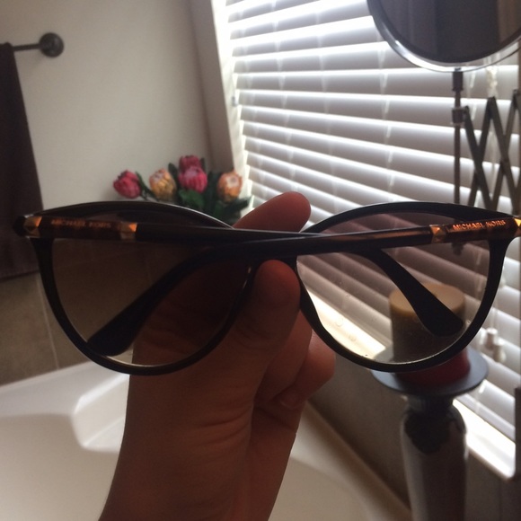 NEW MICHAEL KORS SUNGLASSES - Picture 3 of 3