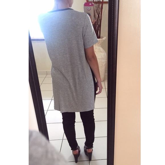 ❌BUNDLED❌ Gray Double Slit Tee with Black Pocket - Picture 3 of 3