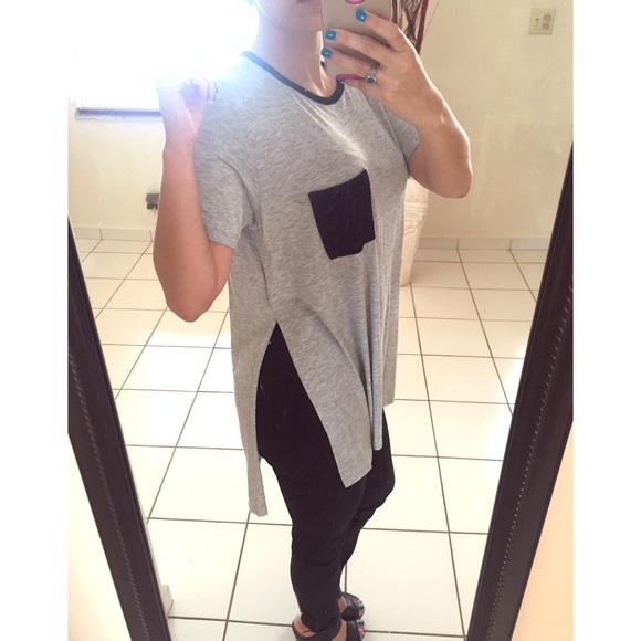 ❌BUNDLED❌ Gray Double Slit Tee with Black Pocket - Picture 2 of 3