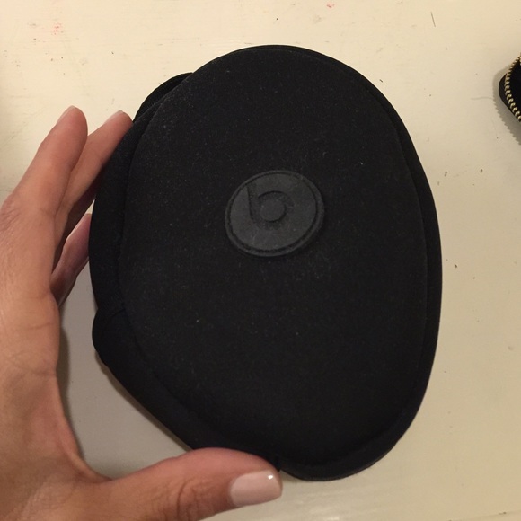 Beats by Dre headphone case