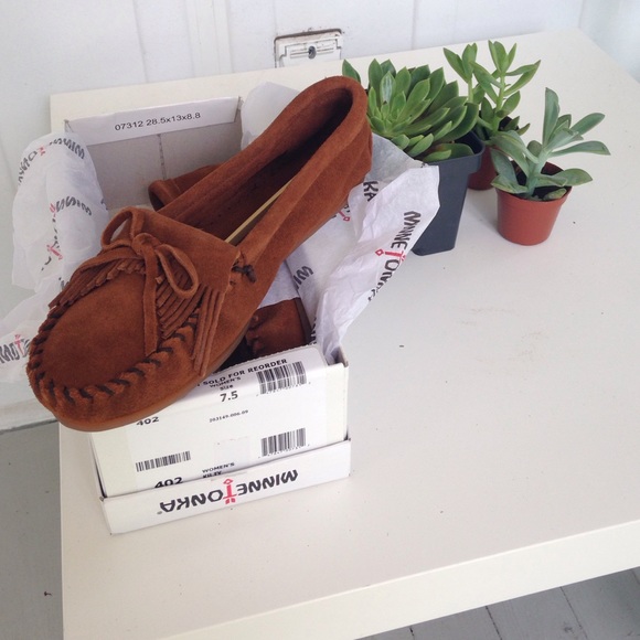 Kilty Hardsole (Women's) Minnetonka Moccasin