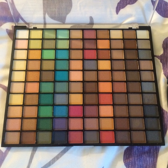 Eyeshadow palette