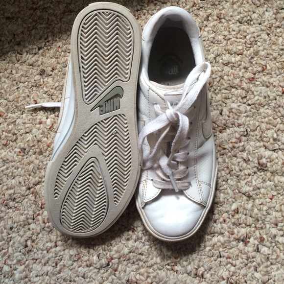 White NIKE  sneakers - Picture 2 of 3