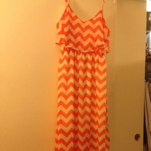 Peach colored maxi dress w/chevron pattern XL