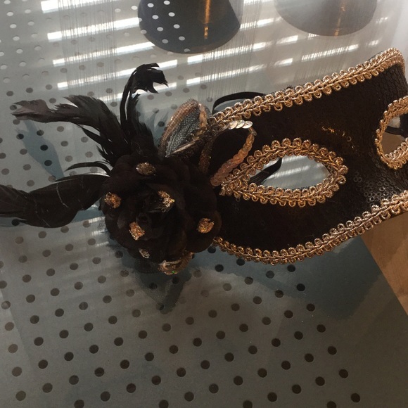 Masquerade Mask - Picture 2 of 2