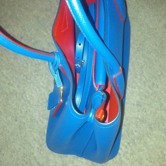 Brand new authentic Prada tote - Picture 2 of 4