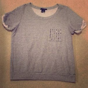 Gray studded pocket tee size L