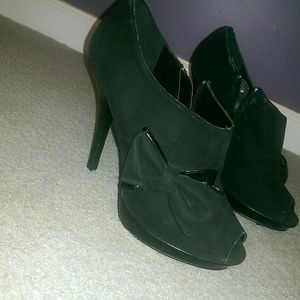 Black bow high heels