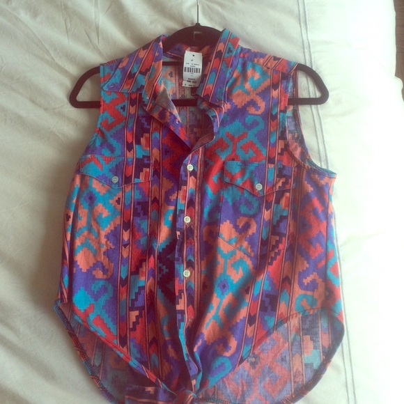 Sleeveless button down - Picture 1 of 1