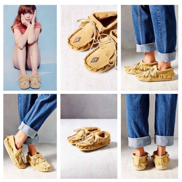 Urban Outfitters Shoes - Urban Outfitters Manitobah Tan Trapper Mocassins