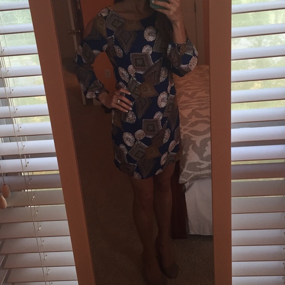 🌟Sold in bundle!🌟Gorgeous shift dress! - Picture 3 of 4
