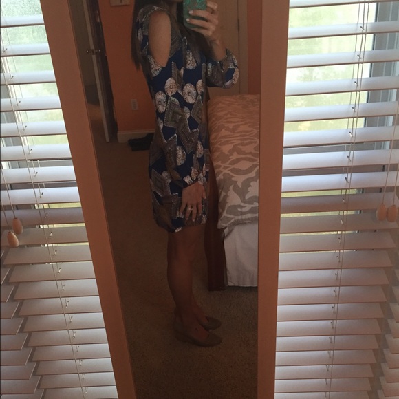 🌟Sold in bundle!🌟Gorgeous shift dress! - Picture 4 of 4