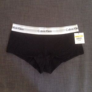 Calvin Klein short
