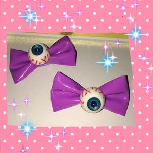ON SALE 🎉Eyeball Hair Bows in Purple 💜💜🎀