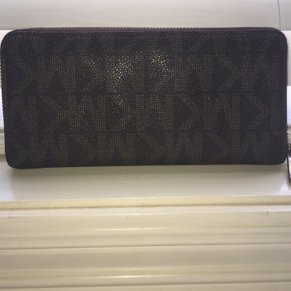 MK Signature Zip-Around Continental Wallet - Picture 2 of 3