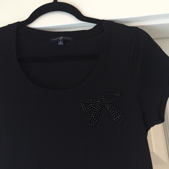 Black Gap Short Sleeve Tee with Bow Beaded Detail