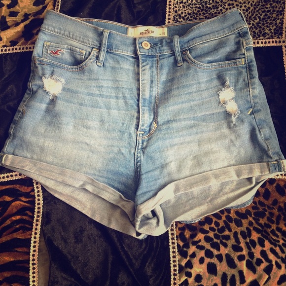 High waisted Hollister shorts!!!🌻