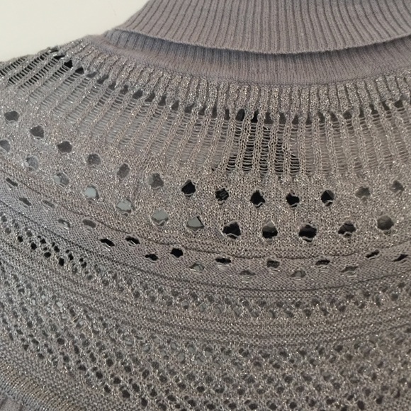 Arden B Grey Sleeveless Turtleneck Top - Picture 3 of 3